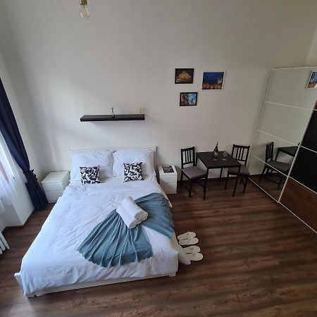 Svetly Prostorny Byt V Karline Apartment Prague Exterior photo